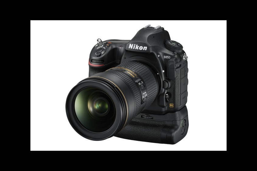 Appareil photo reflex Nikon D850 équipé d'une poignée grip